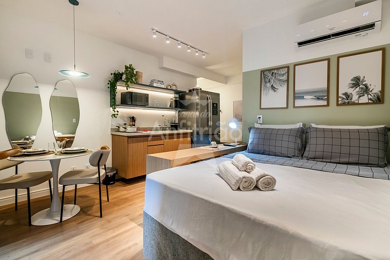 Studio 150 metros do Metrô Paraíso com ar condicionado