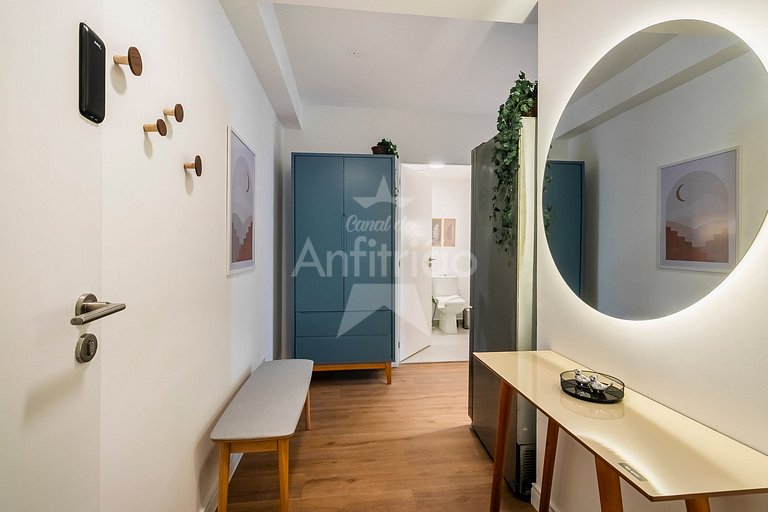 Studio 150 metros do Metrô Paraíso com ar condicionado