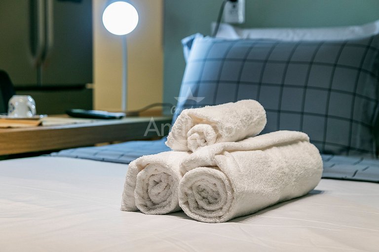 Studio 150 metros do Metrô Paraíso com ar condicionado