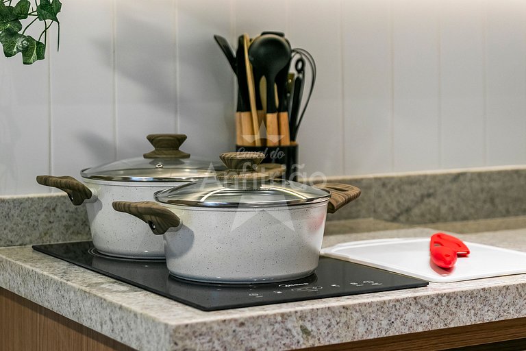 Studio 150 metros do Metrô Paraíso com ar condicionado