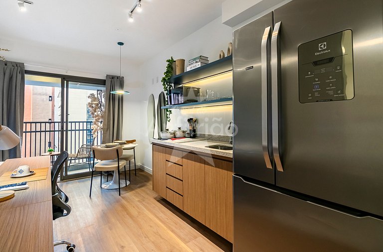 Studio 150 metros do Metrô Paraíso com ar condicionado