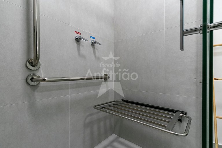 Studio 150 metros do Metrô Paraíso com ar condicionado