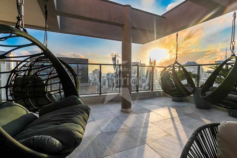 Studio 150 metros do Metrô Paraíso com ar condicionado