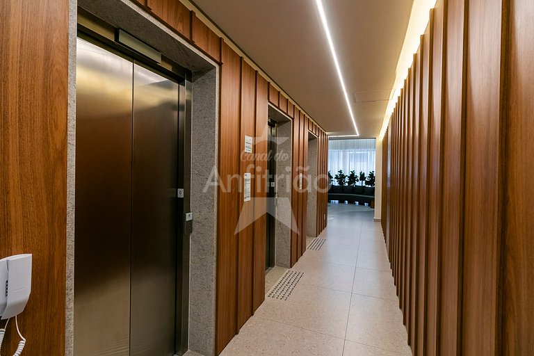 Studio 150 metros do Metrô Paraíso com ar condicionado