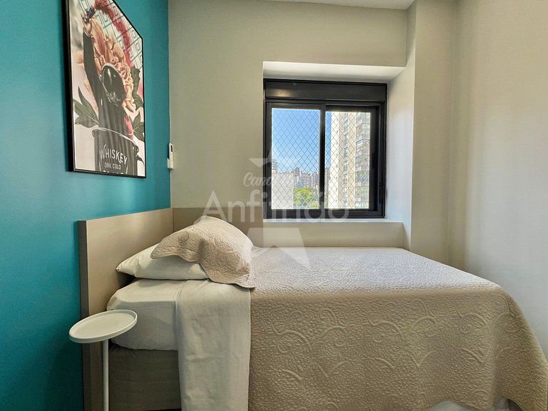 Apê azul 8º andar Allianz com ar e garagem