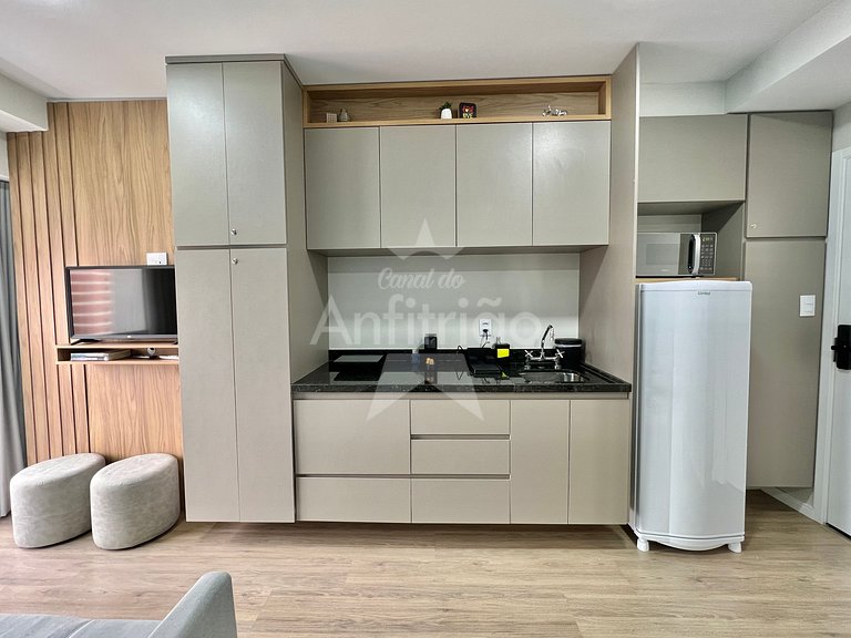 Apê azul 8º andar Allianz com ar e garagem