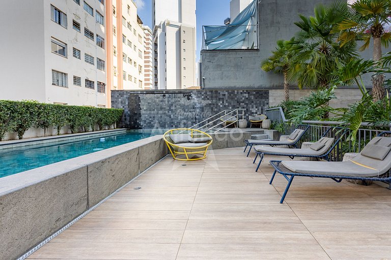 Apê de influencer com TV gigante, A/C e garagem