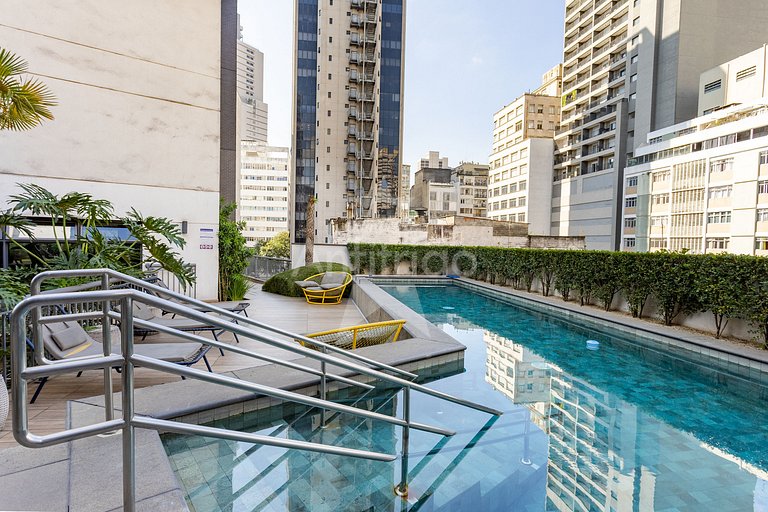 Apê de influencer com TV gigante, A/C e garagem