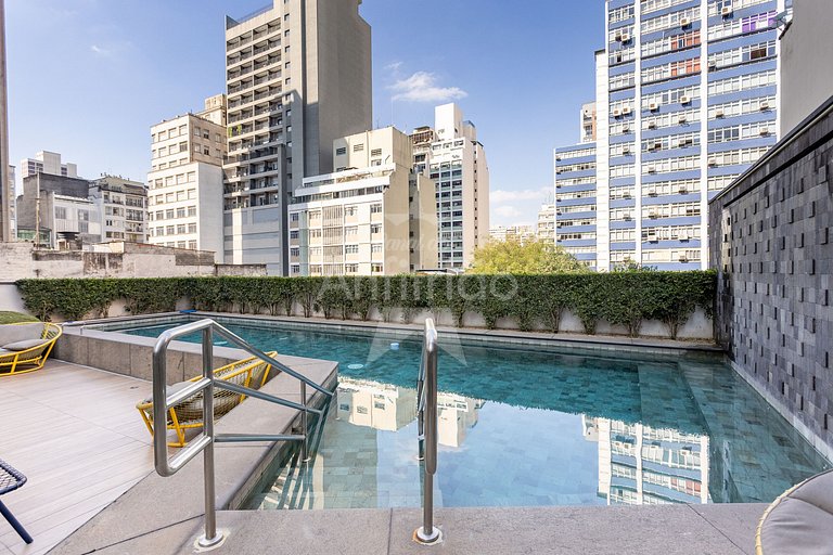 Apê de influencer com TV gigante, A/C e garagem