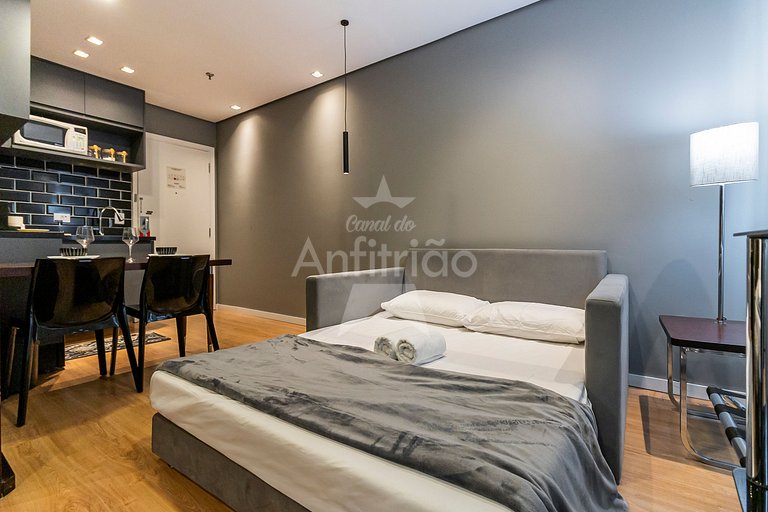 Flat king size próx. ao consulado com garagem + AC