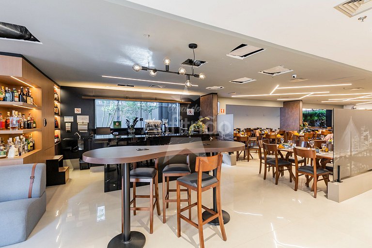 Flat king size próx. ao consulado com garagem + AC