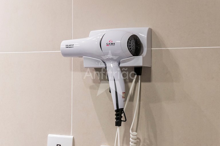Flat king size próx. ao consulado com garagem + AC