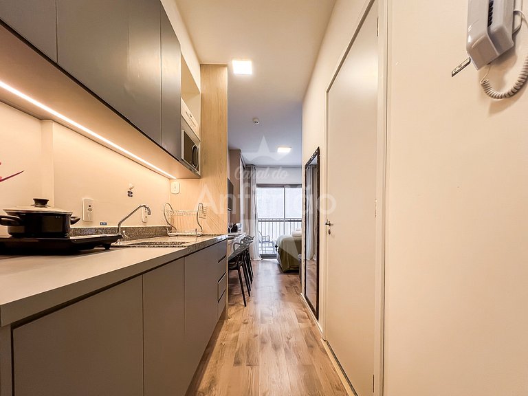 Apê no Brooklin com A/C, mega bem localizado