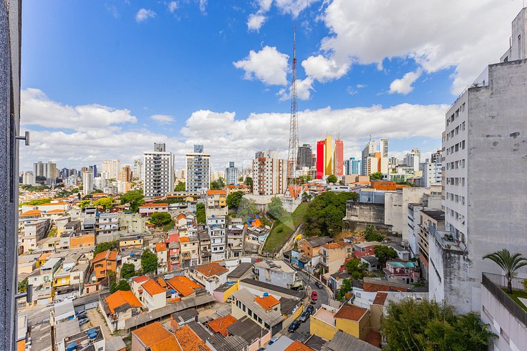 Studio TV de 60" a 5 min metrô com piscina e A/C