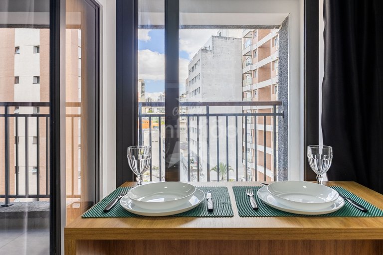 Studio TV de 60" a 5 min metrô com piscina e A/C