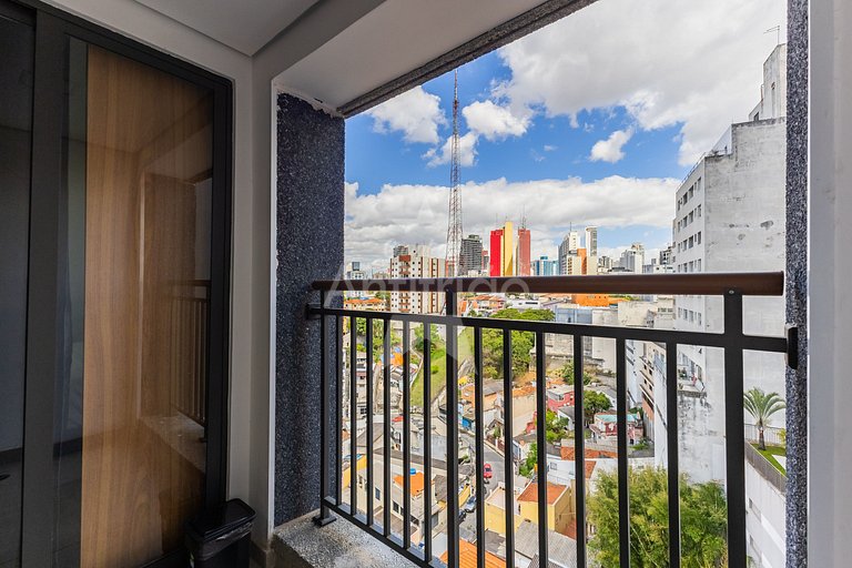 Studio TV de 60" a 5 min metrô com piscina e A/C