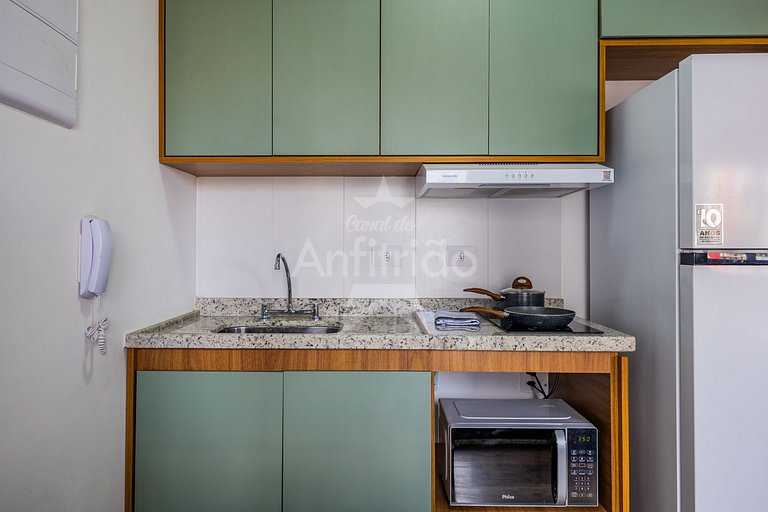 Studio TV de 60" a 5 min metrô com piscina e A/C