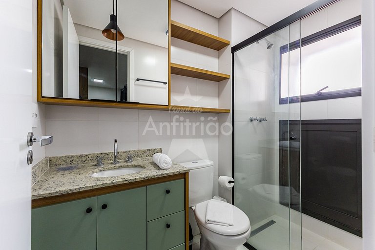 Studio TV de 60" a 5 min metrô com piscina e A/C