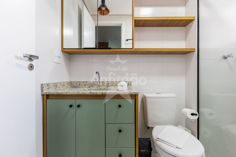 Studio TV de 60" a 5 min metrô com piscina e A/C