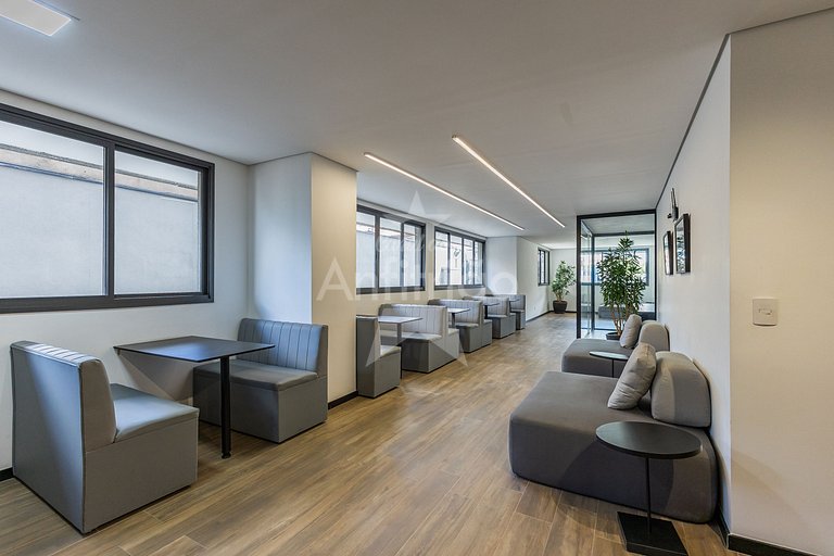 Studio TV de 60" a 5 min metrô com piscina e A/C