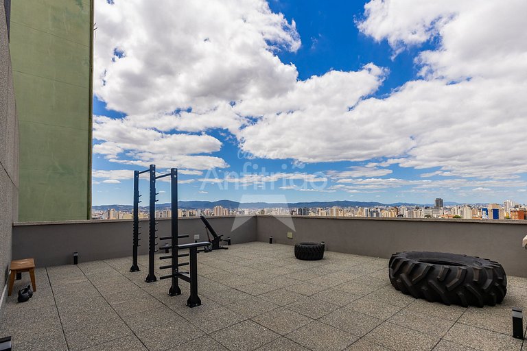 Studio TV de 60" a 5 min metrô com piscina e A/C