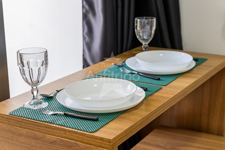 Studio TV de 60" a 5 min metrô com piscina e A/C