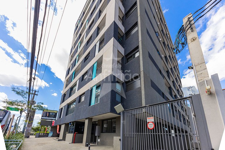 Studio TV de 60" a 5 min metrô com piscina e A/C