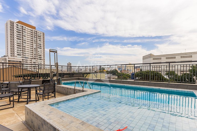 Apê lindo a 200 metros do metrô com AC + piscina