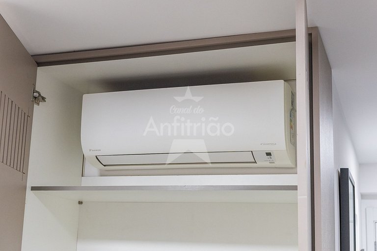 Apê lindo a 200 metros do metrô com AC + piscina
