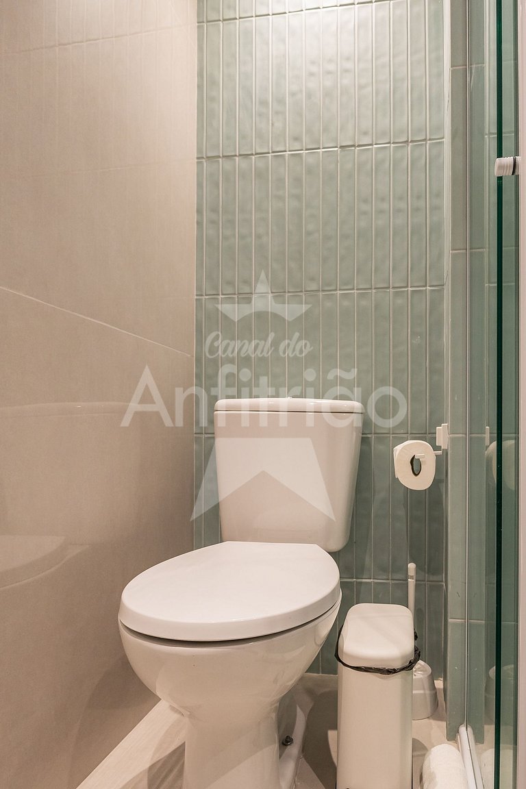 Apê 13º andar, 300 m do metrô com AC + piscina