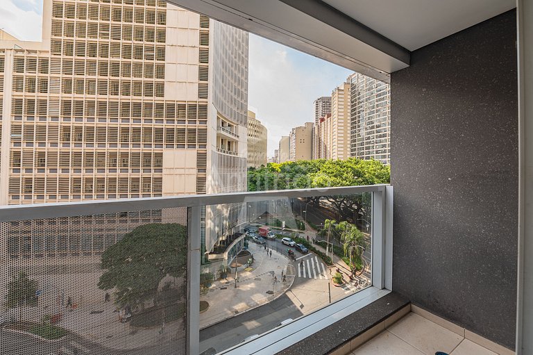 Studio a 100 m do Metrô com piscina no rooftop